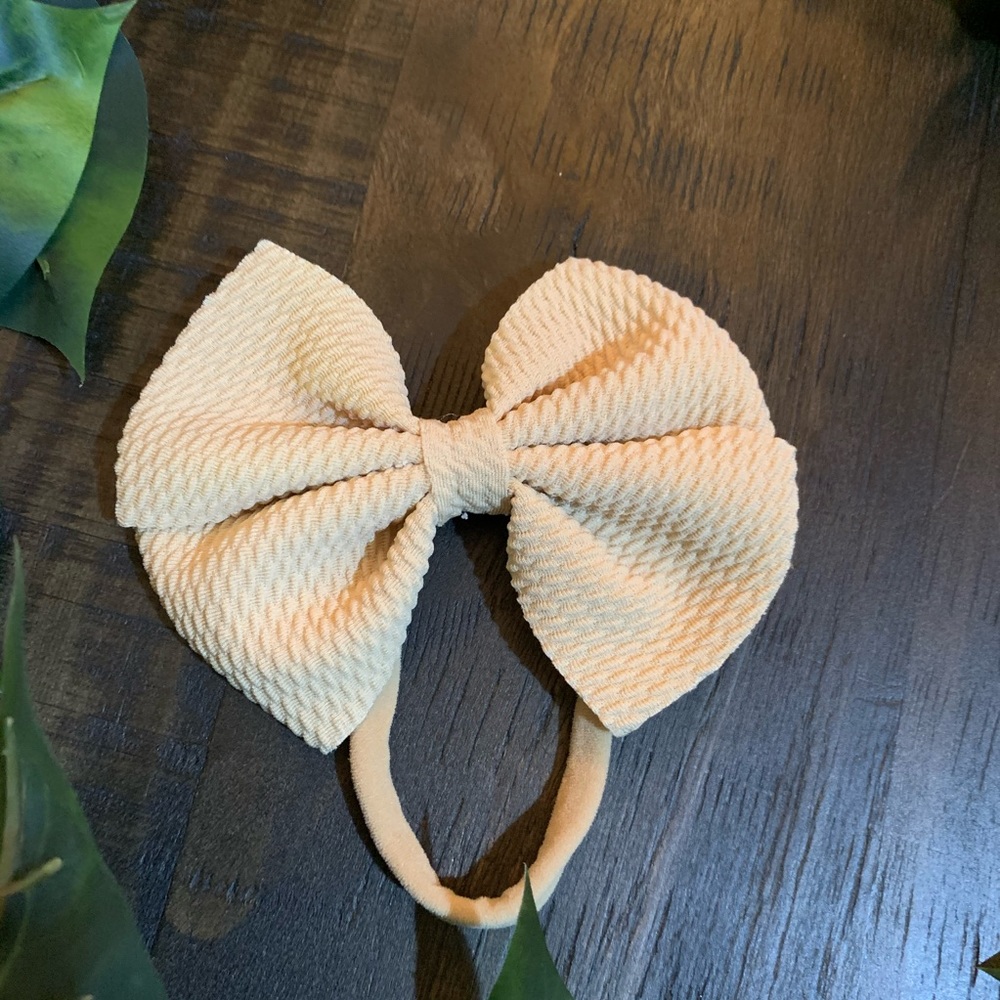 Nylon bow headband.